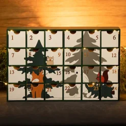 Adventskalenderhus i trä