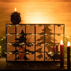 Adventskalenderhus i trä
