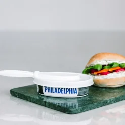 Brelock, lock & smörkniv till Philadelphiaost