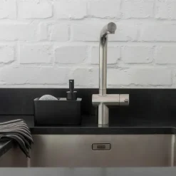 Diskmedelsbehållare med fack för disksvamp