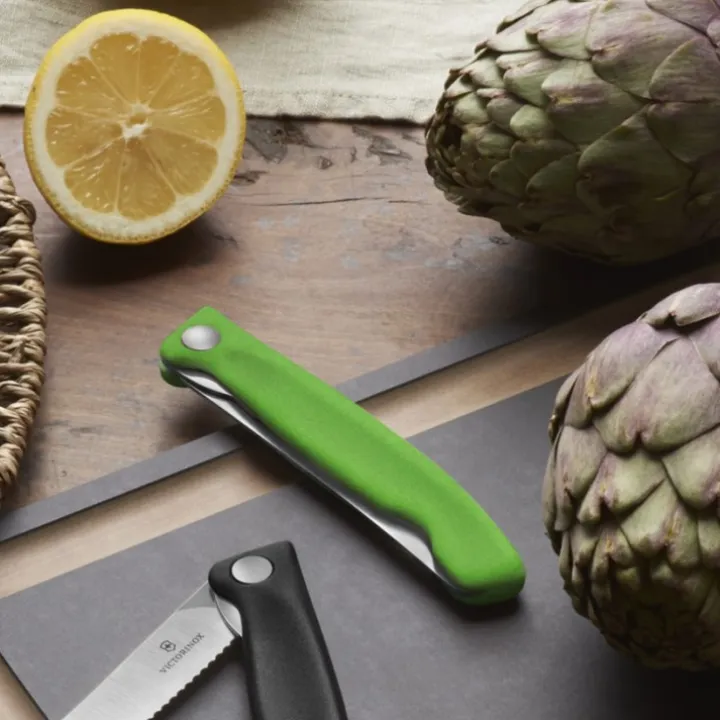 Fällbar picknickkniv med tandat blad