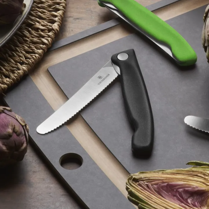 Fällbar picknickkniv med tandat blad