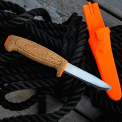 Flytande Morakniv med tandat blad
