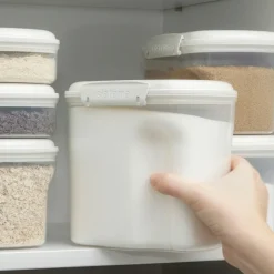 Förvaringsburk med smart grepp och skopa 2,4L, Sistema