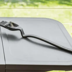Grillverktyg med magnetisk hållare