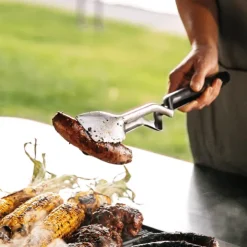 Grillverktyg med magnetisk hållare