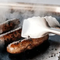 Grillverktyg med magnetisk hållare