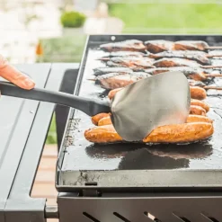 Grillverktyg med magnetisk hållare