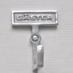 Gästskylt med krok i metall, Gäster