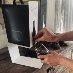 Hållare till vinbox