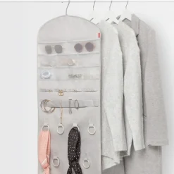 Hängande accessoarförvaring till garderoben