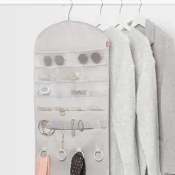 Hängande accessoarförvaring till garderoben