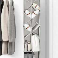 Hängande garderob, Rayen