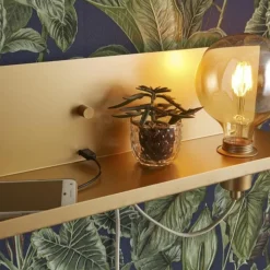 Hylla med lampsockel, dimmer och USB