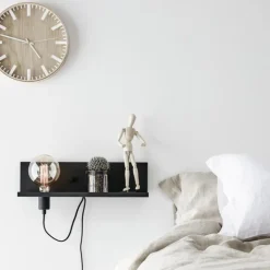 Hylla med lampsockel, dimmer och USB
