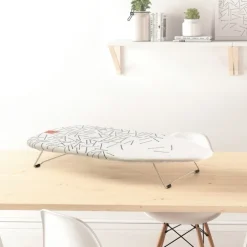 Liten bordsstrykbräda