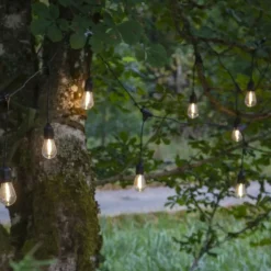 Ljusslinga med hängande glödlampor