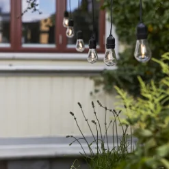Ljusslinga med hängande glödlampor
