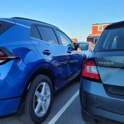 Magnetiska dörrskydd till bilen