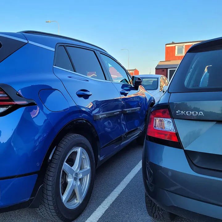 Magnetiska dörrskydd till bilen