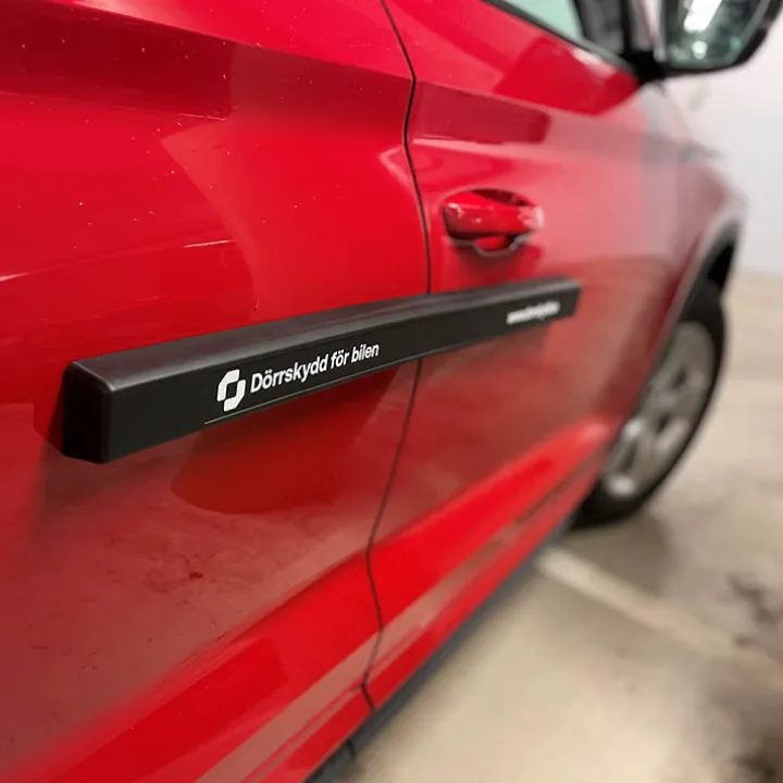 Magnetiska dörrskydd till bilen