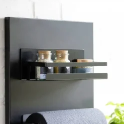 Metallhylla med magnetfäste