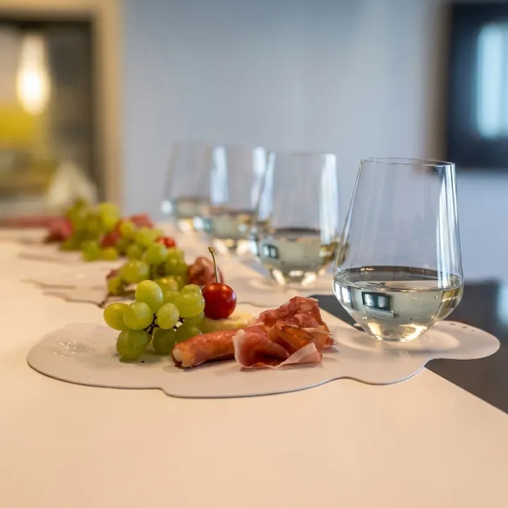 Mingelbricka med glashållare