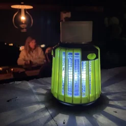 Myggfälla med campinglampa