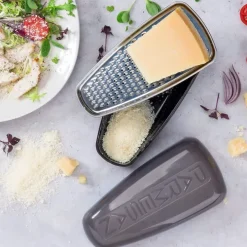 Parmesanrivjärn med förvaring