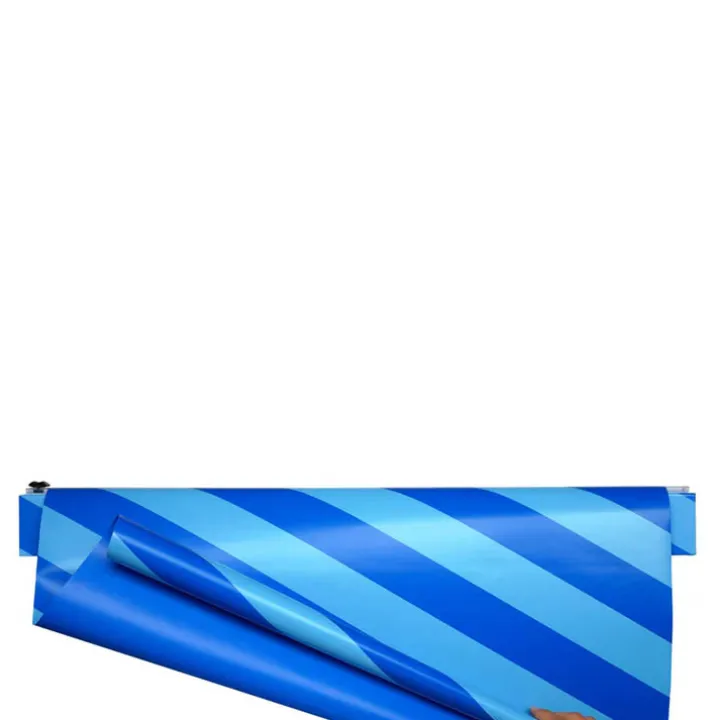 Presentpapper i box med skärklinga