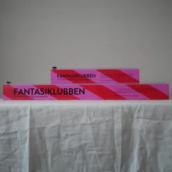 Presentpapper i box med skärklinga