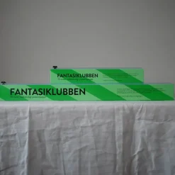 Presentpapper i box med skärklinga