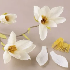 Pysselblommor av kräppapper