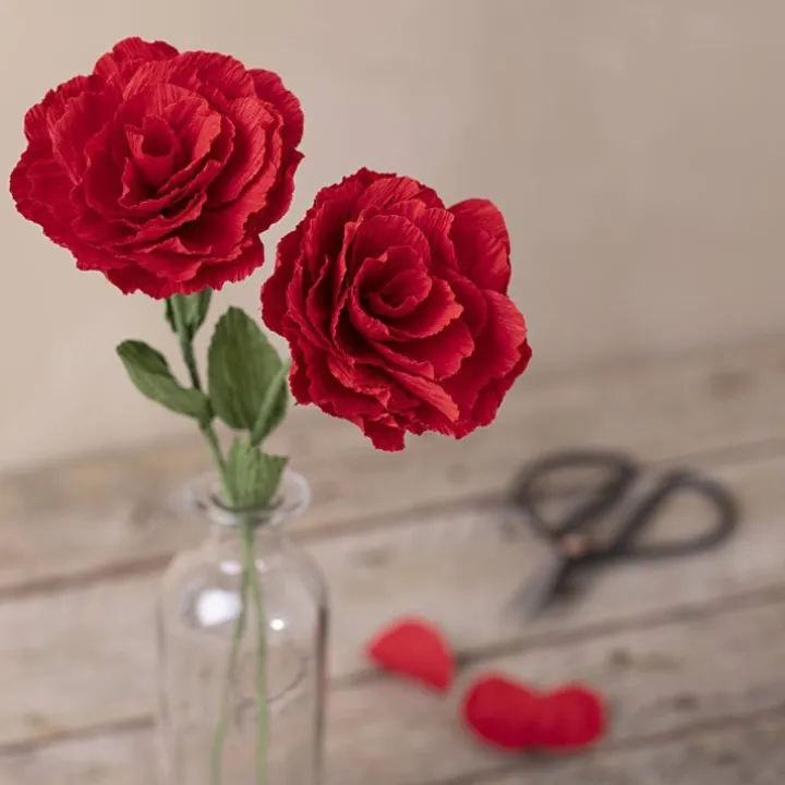 Pysselblommor av kräppapper