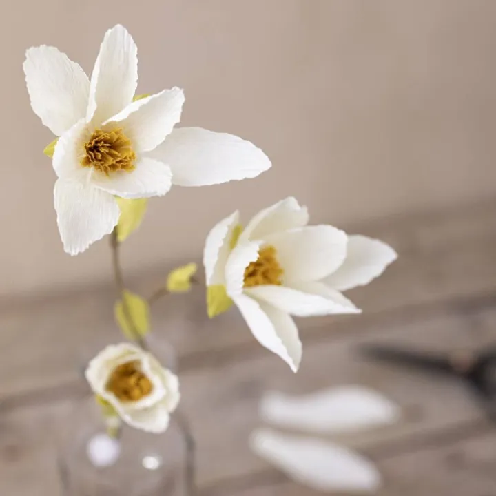 Pysselblommor av kräppapper