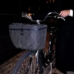 Reflekterande regnskydd till cykelkorg