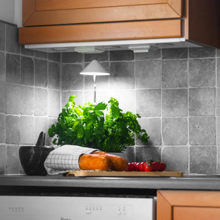 Örtkruka med växtbelysning