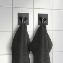 Självhäftande enkelkrok, Beslagsboden