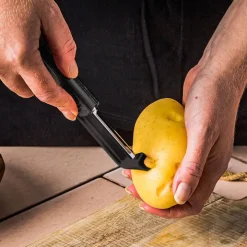 Självslipande potatisskalare