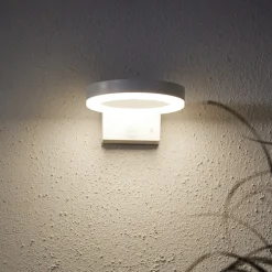 Solcellsladdad fasadlampa