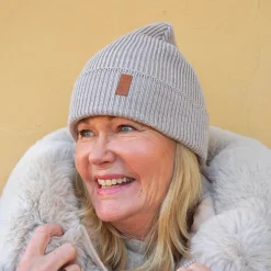 Stickad mössa med huvudskydd OICAN