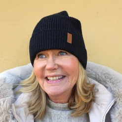 Stickad mössa med huvudskydd OICAN