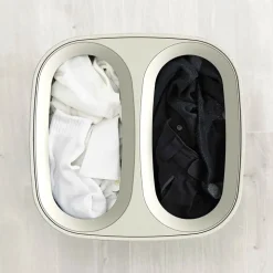 Tvättkorg med sorteringsfack