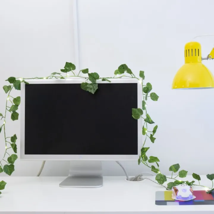 USB-driven ljusslinga med gröna blad