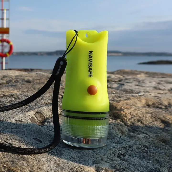Vattentät nödficklampa