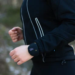 Överfallsalarm med justerbart armband