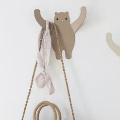 Väggkrok i återvunnen metall, Björn